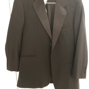 Tuxedo ( including vest and bow tie)